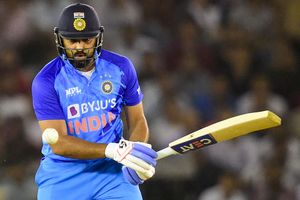 T20 World Cup 2022: మళ్లీ నిరాశ పరిచిన హిచ్ మ్యాన్.. 15 పరుగులకే ఔట్..