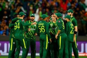 ఓటమి బాధలో ఉన్న పాకిస్థాన్‌కు గట్టి షాక్.. గాయంతో ఆ స్టార్ పేసర్ దూరం!
