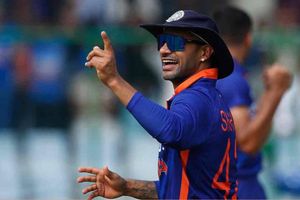 అందుకే శిఖర్ ధావన్‌పై టీమ్‌మేనే‌జ్‌మెంట్ ఆసక్తి చూపుతోంది: దినేశ్ కార్తీక్