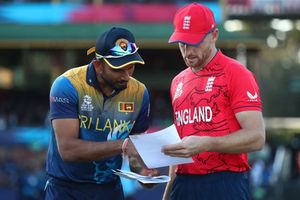 టాస్ గెలిచి బ్యాటింగ్ ఎంచుకున్న శ్రీలంక.. చావో రేవో తేల్చుకోనున్న ఇంగ్లండ్