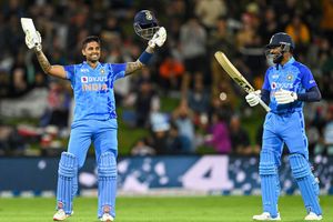 INDvsNZ: భారత్‌లో ఒకే ఒక్కడు.. రెండో టీ20లో మూడు ప్రపంచ రికార్డులు బద్దలు..!