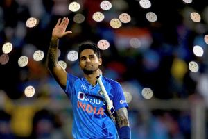 Suryakumar Yadav: సూర్యను అడ్డుకునే దారి అదొక్కటే.. మాజీ క్రికెటర్ అనాలసిస్