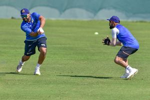 మొన్న రోహిత్- ఇవ్వాళ కోహ్లీ: ఒకరి తరువాత ఒకరు గాయపడటమే పనిగా పెట్టుకున్నారేటి..!!