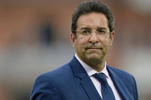 నాతో బూట్లు తుడిపించేవాడు.. పాక్‌ మాజీ కెప్టెన్‌పై వసీం అక్రమ్‌ షాకింగ్ కామెంట్స్​