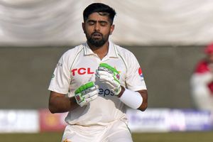 నీ బొమ్మ తిరగబడే రోజొచ్చిందిరా ఆజామూ.. పాక్ ఘోర ఓటమిపై పేలుతున్న సెటైర్లు!