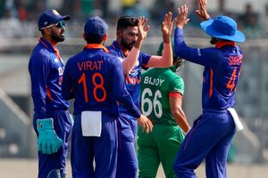 INDvsBAN: ఇలాగైతే టీమిండియాకు వైట్ వాష్ తప్పదు..!