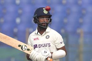 INDvsBAN: కళ్లు దొబ్బాయా?.. పుజారాకు అవార్డు ఇవ్వడమేంది?