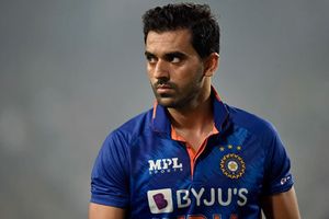 దీపక్ చాహర్‌కు చేదు అనుభవం.. మలేషియా ఎయిర్‌లైన్స్‌పై మండిపడ్డ టీమిండియా పేసర్!