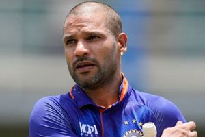 INDvsBAN: ధవన్ మళ్లీ ఫెయిల్.. ఇక సెలవు అంటూ ట్రోల్ చేస్తున్న ఫ్యాన్స్