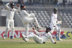 INDvsBAN: మీకు కోచింగ్ ఇచ్చింది ద్రావిడేనా?.. విరాట్ కోహ్లీ ఫీల్డింగ్‌పై ఆగ్రహం!