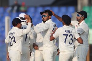 INDvsBAN: రెండో టెస్టుకు ముందు టీమిండియాకు గట్టి షాక్.. ఆ ఇద్దరూ అవుట్!