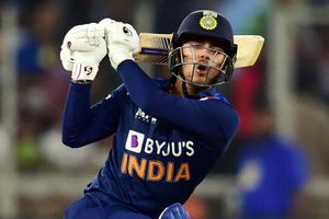 INDvsBAN: ఫ్యాన్ అడిగితే ఆటోగ్రాఫ్ ఇవ్వనన్న ఇషాన్ కిషన్.. సూపర్ అంటున్న ఫ్యాన్స్!