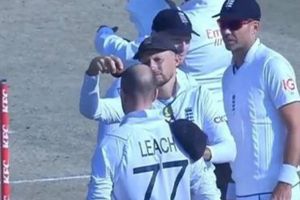 ENGvsPAK: బాల్డ్ ట్యాంపరింగ్ చేసిన జో రూట్.. వైరల్ అవుతున్న వీడియో..!