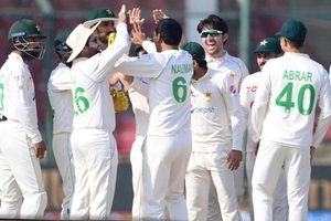 PAK vs NZ: సబ్‌స్టిట్యూట్ ఫీల్డర్‌కు కెప్టెన్సీ.. ఐసీసీ రూల్స్ తెలియక మరోసారి నవ్వుల పాలైన పాక్ ఆటగాళ్లు!