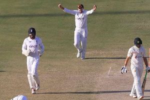 PAK vs ENG: టీ20 తరహాలో చెలరేగిన ఇంగ్లండ్.. ఓటమి అంచున పాకిస్థాన్!