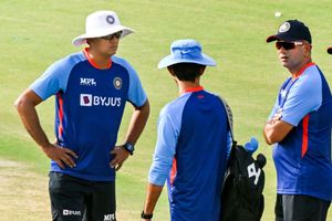 IND vs BAN: బంగ్లాతో పరాజయం.. టీమిండియా కొంపముంచుతున్న రాహుల్ ద్రవిడ్ అతి ప్రయోగాలు!