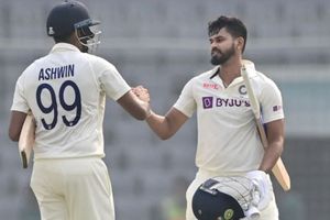 INDvsBAN: టెస్టు ర్యాంకులు మెరుగు పరుచుకున్న అశ్విన్, శ్రేయాస్..!