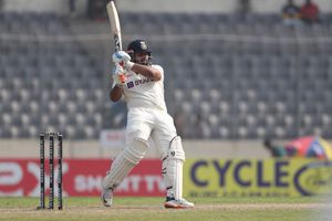 IND vs BAN: రిషభ్ పంత్ సింగిల్ హ్యాండ్ సిక్స్.. నోరెళ్లబెట్టిన బంగ్లాబౌలర్!