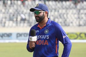 IND vs BAN: టీమిండియాకు కోలుకోలేని ఎదురుదెబ్బ.. రోహిత్ శర్మకు తీవ్ర గాయం.. ఆసుపత్రికి తరలింపు! (వీడియో)