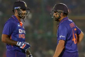 INDvsBAN: అదృష్టం కోసం నానా తిప్పలు.. రోహిత్ ఏం చేశాడో తెలుసా..?