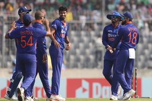 INDvsBAN: ఇదేం ఫీల్డింగ్‌రా అయ్యా.. పాకిస్తాన్‌లా చేస్తున్నారు?.. టీమిండియాపై ఫ్యాన్స్ సెటైర్లు