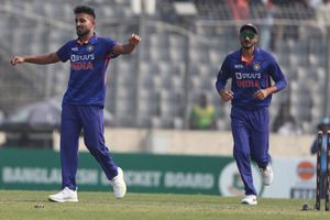 IND vs BAN:అమ్మతోడు ఒక్క బంతి ఆడితే ఒట్టు.. ఉమ్రాన్ మాలిక్ పేస్‌కు వణికిపోయిన బంగ్లా బ్యాటర్లు!