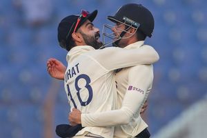 INDvsBAN: వావ్.. కోహ్లీ కూడా షాకయ్యాడు.. సూపర్ క్యాచ్ పట్టేసిన గిల్!