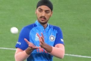 అంతర్జాతీయ మ్యాచ్ ఆడే అర్హత లేదు.. అర్ష్‌దీప్ సింగ్‌పై మండిపడ్డ గంభీర్, గవాస్కర్!