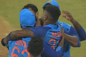 అందుకే ఆఖరి ఓవర్‌ను అక్షర్ పటేల్‌‌కు ఇచ్చాను: హార్దిక్ పాండ్యా