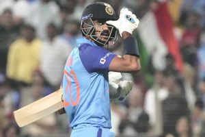 INDvsSL: ఏం ఆడావ్ రా?.. అక్షర్ పటేల్ ఆటకు దాసోహం అంటున్న ఫ్యాన్స్