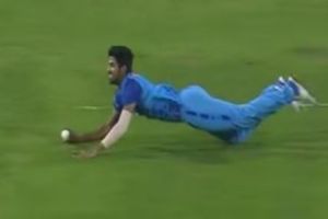 IND vs NZ: వారెవ్వా సుందర్.. వాటే రిటర్న్ క్యాచ్.. నోరెళ్లబెట్టిన కివీస్ బ్యాటర్! (వీడియో)