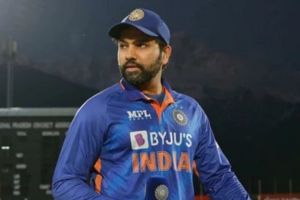 జట్టులో అతనో మెజిషియన్.. మేం ర్యాంకులు పట్టించుకోం: రోహిత్ శర్మ