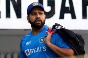 Rohit Sharma : రోహిత్ లెవెల్ పడిపోయింది.. ఈ విషయాలపై ఫోకస్ పెట్టాలన్న మాజీ లెజెండ్