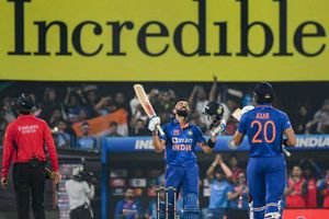 INDvsSL : మొదట బ్యాటింగ్ చేస్తే.. 400 పరుగులు చేయడమే టీమిండియా టార్గెట్!