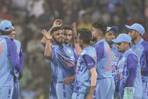 INDvsSL : ఈ ముగ్గురిపై అందరి ఫోకస్.. ఆడకపోతే అంతే సంగతులు!