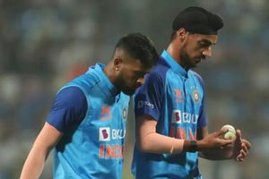 IND vs SL: ఓటమికి అర్ష్‌దీప్‌ ఒక్కడే బాధ్యుడు కాదు.. కెప్టెన్ హార్దిక్ అత్యుత్సాహం కూడా..!