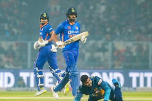 INDvsSL : రెండో వన్డేలో ఎవరు హిట్?.. ఎవరు ఫ్లాప్?