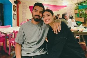 KL Rahul : కేఎల్ రాహుల్ పెళ్లిపై స్పందించిన టీంమేట్స్!