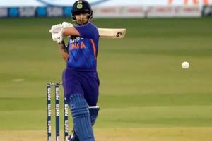 Team India : అవకాశాలు అన్నీ వేస్ట్.. చివరి హాఫ్ సెంచరీ ఎప్పుడు చేశావ్..?