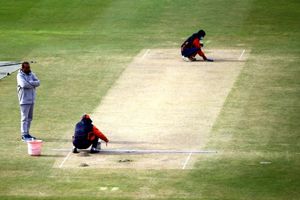 INDvsAUS : భారత్‌లో పిచ్‌లపై మాజీ ఆసీస్ ప్లేయర్ చురకలు.. ఫ్యాన్స్ ఫైర్!