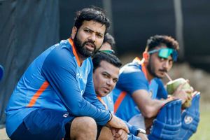 INDvsSL: సంజూ అంటే ఎందుకంత కక్ష?.. వద్దంటే వద్దన్న రోహిత్ శర్మ!