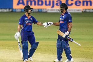 IND vs SL:ఓయ్ రోహిత్ ఇది పద్దతేనా? నీ దోస్త్ కోసం ఇషాన్ కిషన్‌‌ను బలి చేస్తారా? ఫ్యాన్స్ ఫైర్!