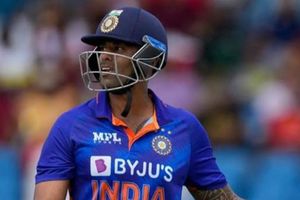 INDvsNZ : వన్డేల్లో మళ్లీ విఫలమైన సూర్య.. వేస్ట్ అంటూ మండిపడిన ఫ్యాన్స్