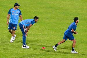 INDvsSL : అరుదైన రికార్డులపై భారత ఆటగాళ్ల కన్ను.. బద్దలు కొట్టేస్తారా?