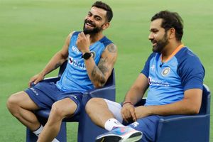 INDvsNZ : కోహ్లీ చేసేదే కరెక్ట్.. రోహిత్ కూడా నేర్చుకోవాలన్న మాజీ లెజెండ్!