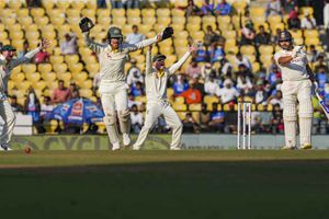 INDvsAUS : భారత్ మళ్లీ బ్యాటింగ్ చేసే అవసరం రాదు.. ఆసీస్ దిగ్గజం కామెంట్స్!