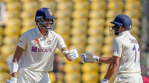 INDvsAUS : బౌలర్ బుర్ర ఉండటంతో.. బాగా ఆడగలిగా: అక్షర్ పటేల్