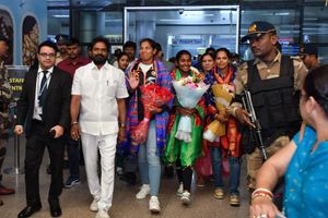 U-19 ప్రపంచకప్ విజేతలకు ఘన స్వాగతం.. అంత కలలా ఉందన్న త్రిష!