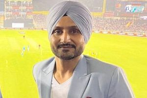 IND vs AUS: భారత్ సిరీస్ గెలవాలంటే అతన్నే ఓపెనర్‌గా ఆడించాలి: హర్భజన్ సింగ్