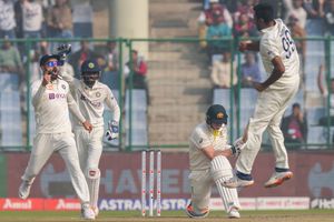 INDvsAUS : భారత బౌలింగ్ చూసి వణికిపోయారు.. ఆసీస్ బ్యాటర్లపై ఆ దేశ లెజెండ్ ఆగ్రహం!